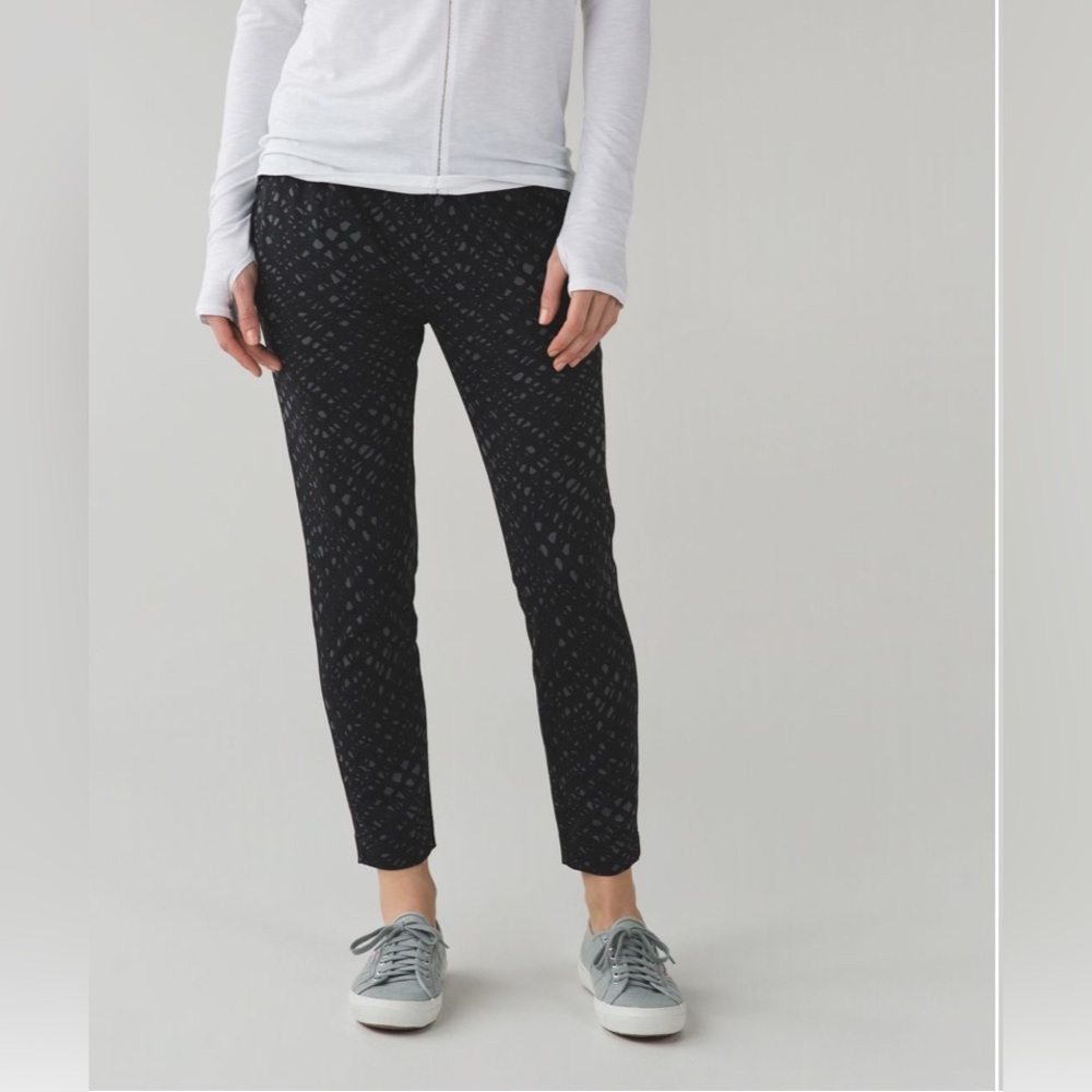 Lululemon Lace Play Dark Slate Black Jet Crop Slim Pants Size 8